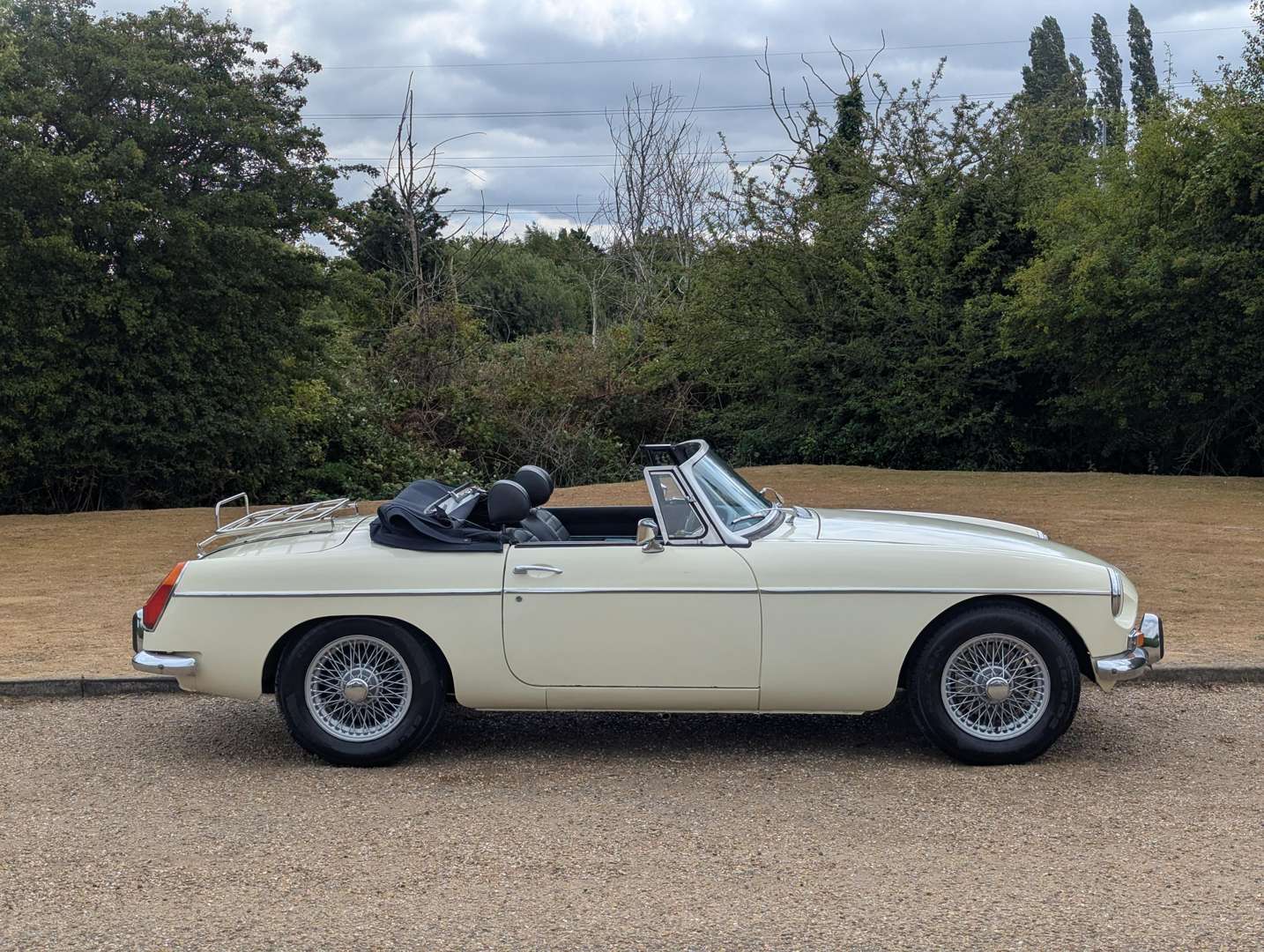 <p>1972 MG B ROADSTER</p>