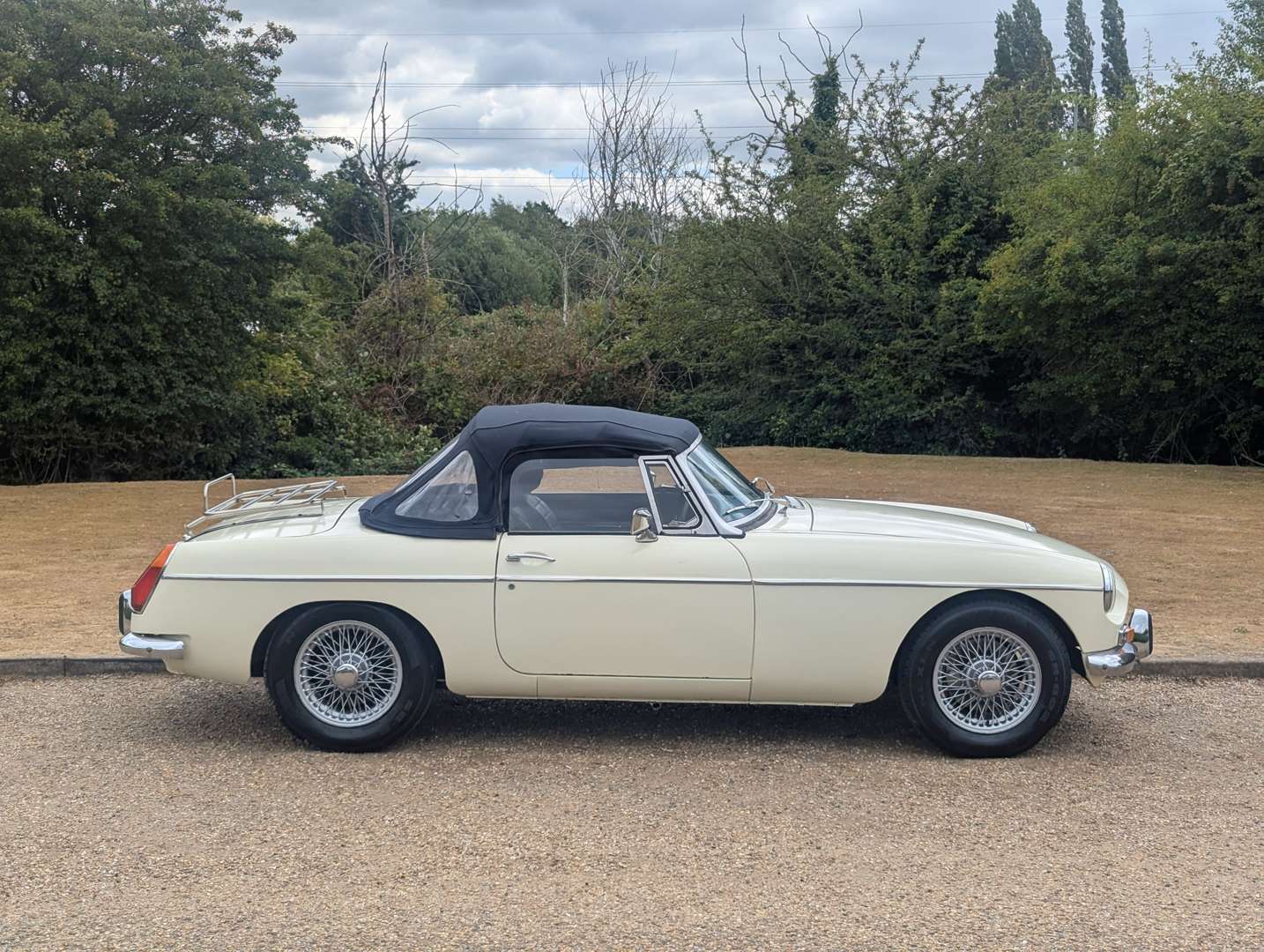 <p>1972 MG B ROADSTER</p>