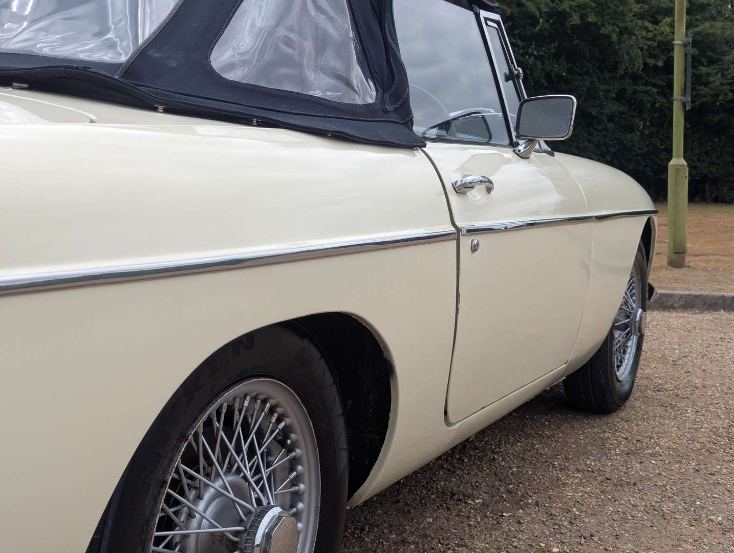 <p>1972 MG B ROADSTER</p>