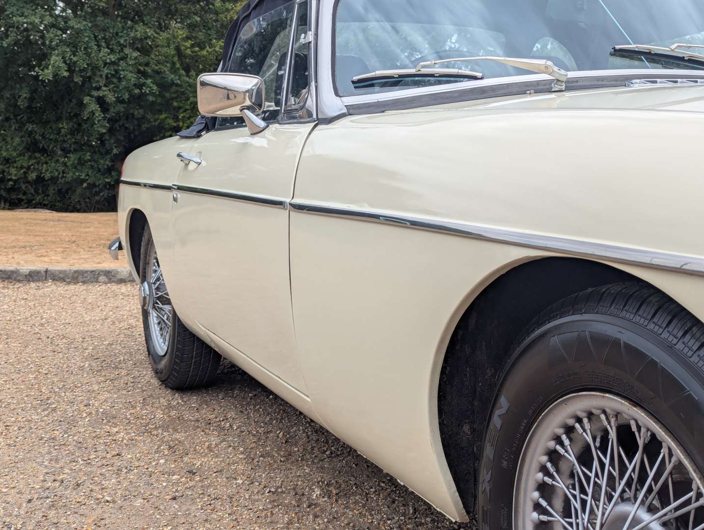 <p>1972 MG B ROADSTER</p>