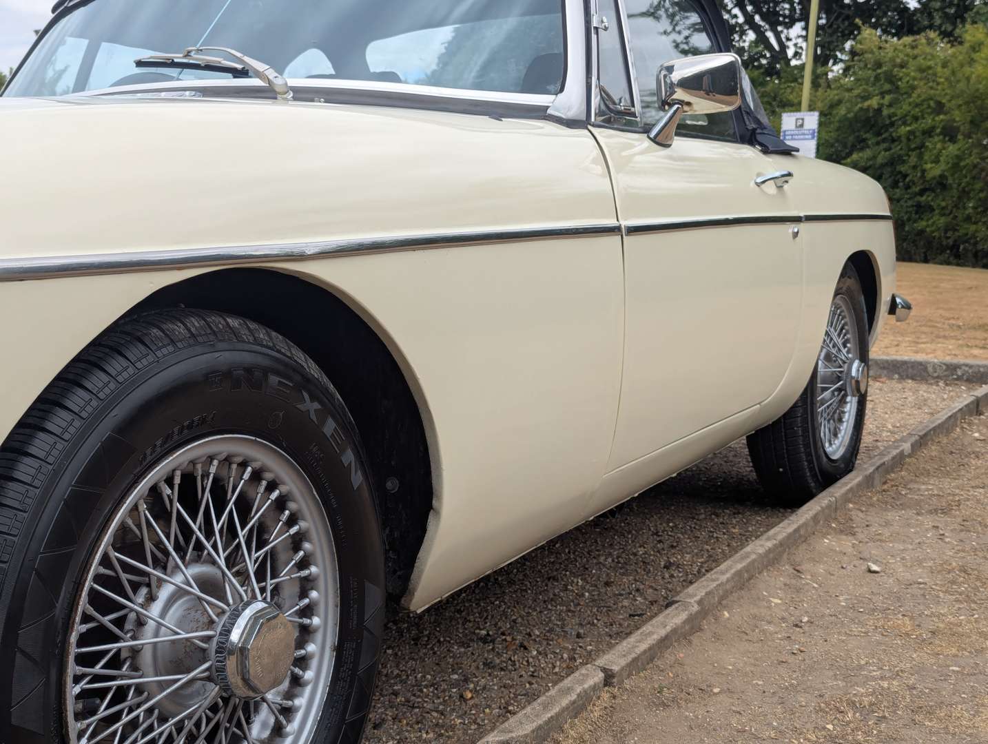 <p>1972 MG B ROADSTER</p>