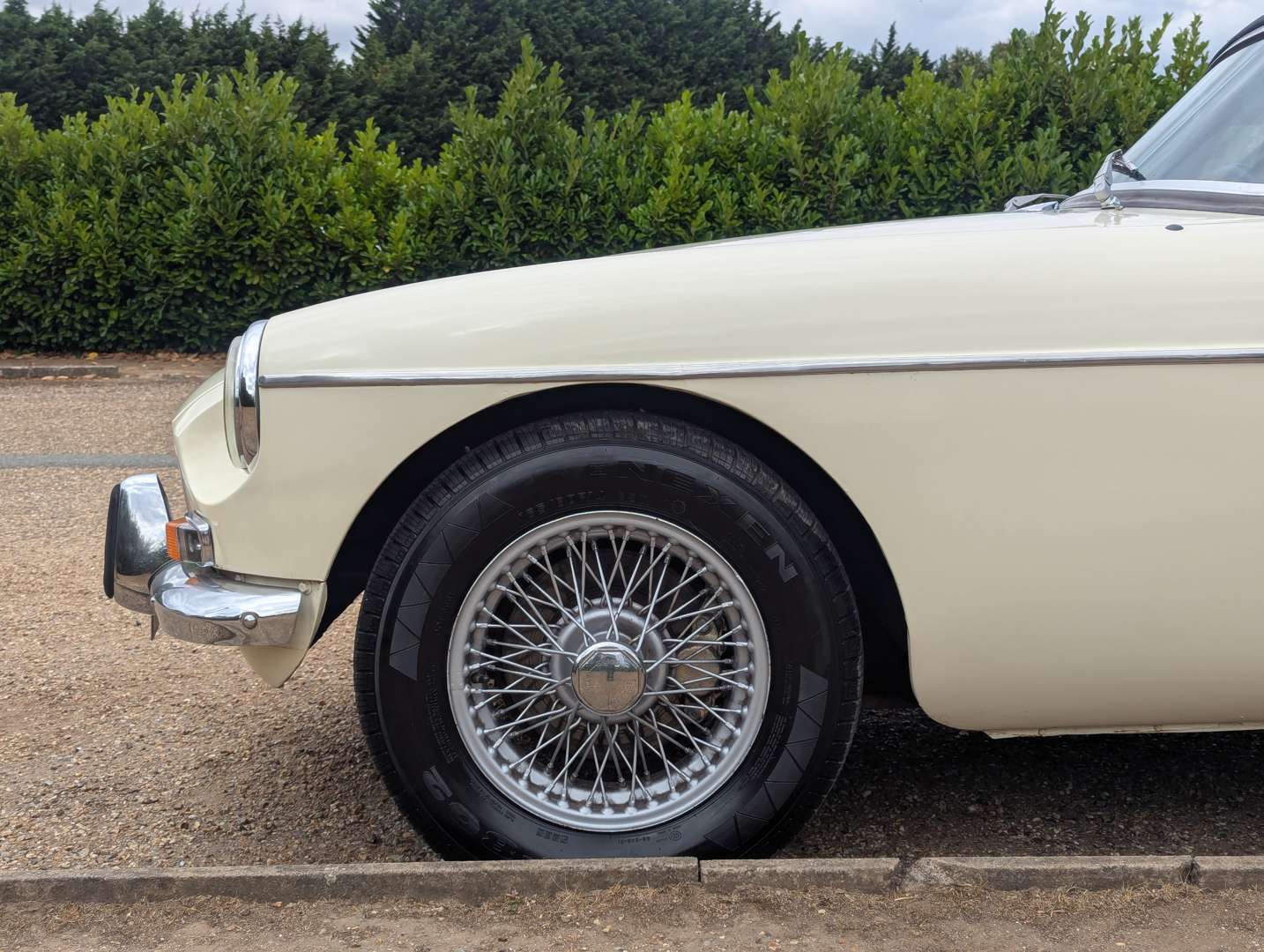 <p>1972 MG B ROADSTER</p>