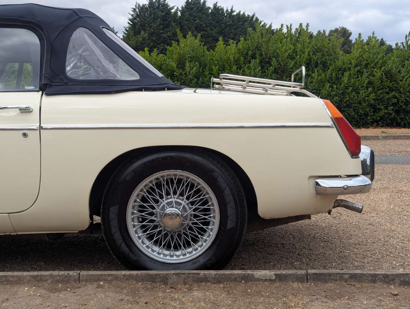 <p>1972 MG B ROADSTER</p>