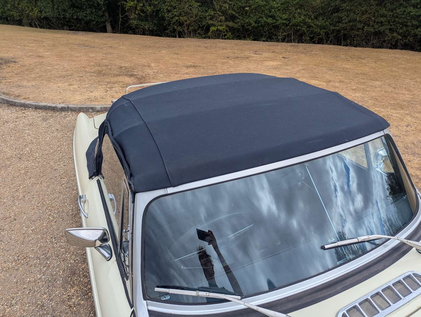 <p>1972 MG B ROADSTER</p>