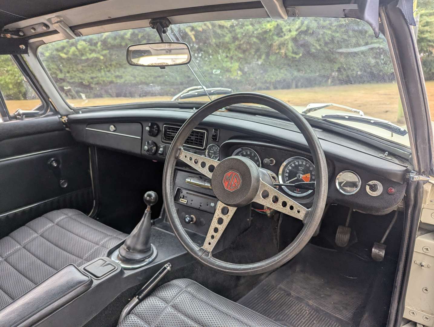 <p>1972 MG B ROADSTER</p>