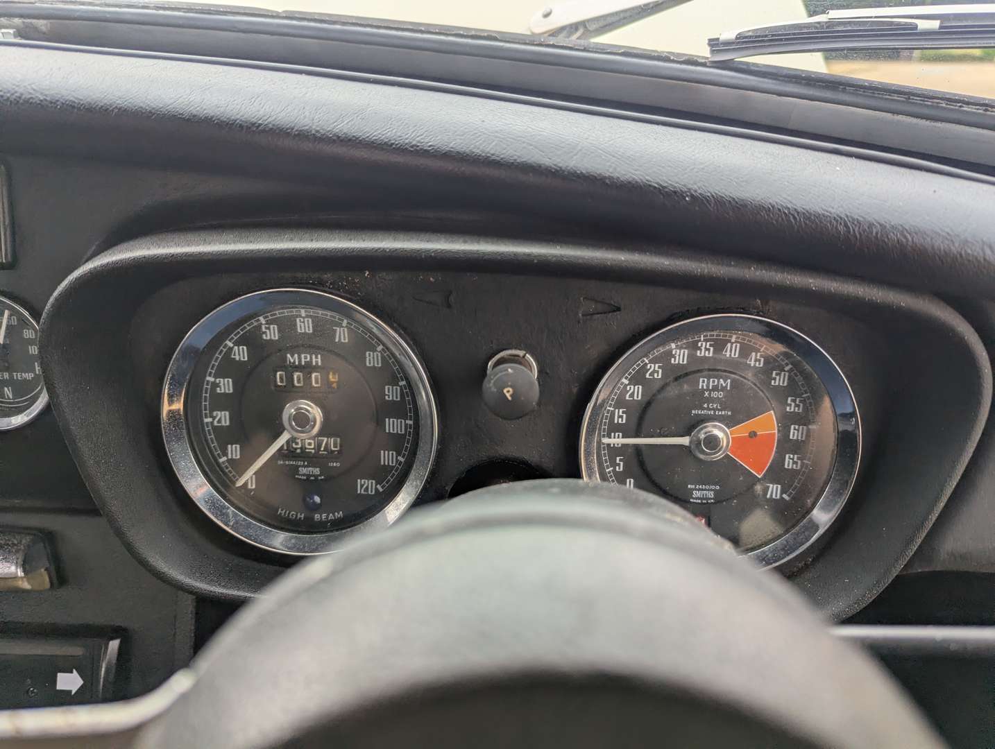<p>1972 MG B ROADSTER</p>