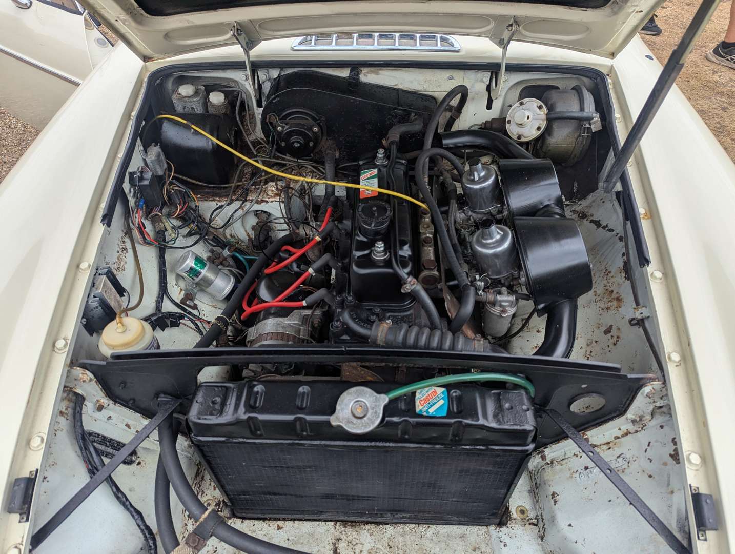 <p>1972 MG B ROADSTER</p>