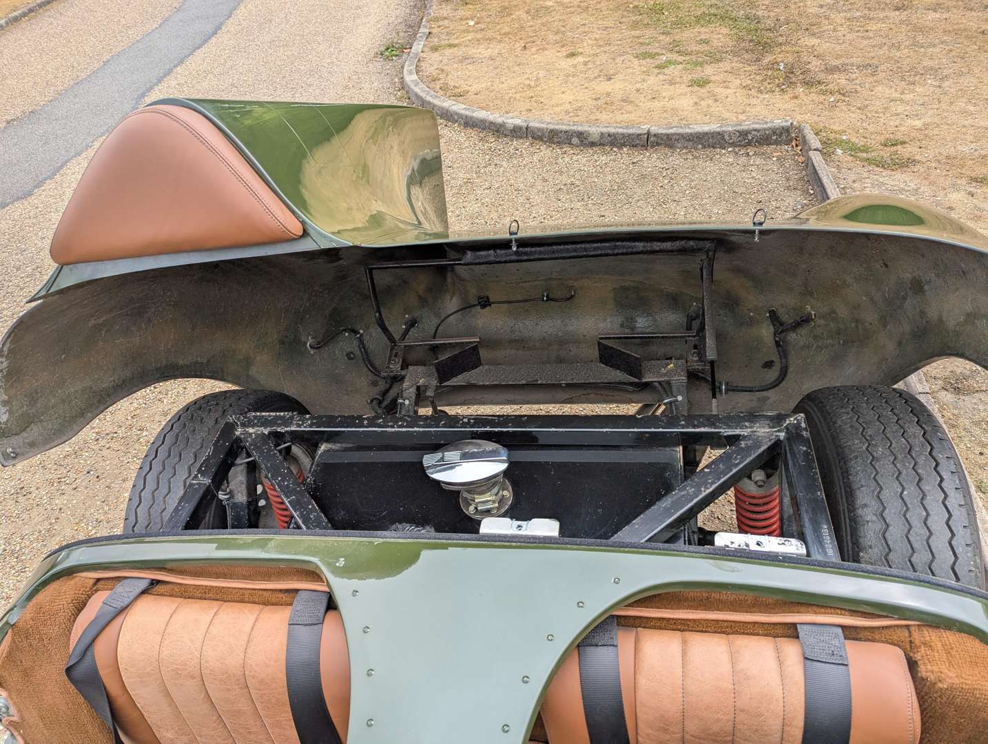 <p>1971 JAGUAR D-TYPE RECREATION</p>