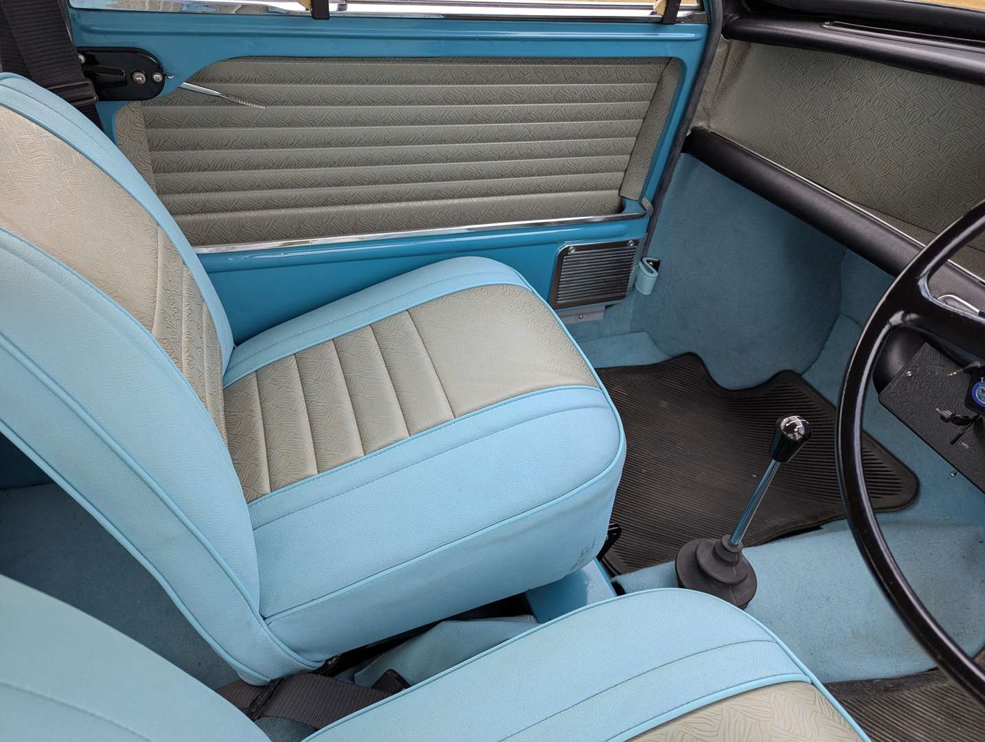 <p>1965 MORRIS MINI COOPER S</p>