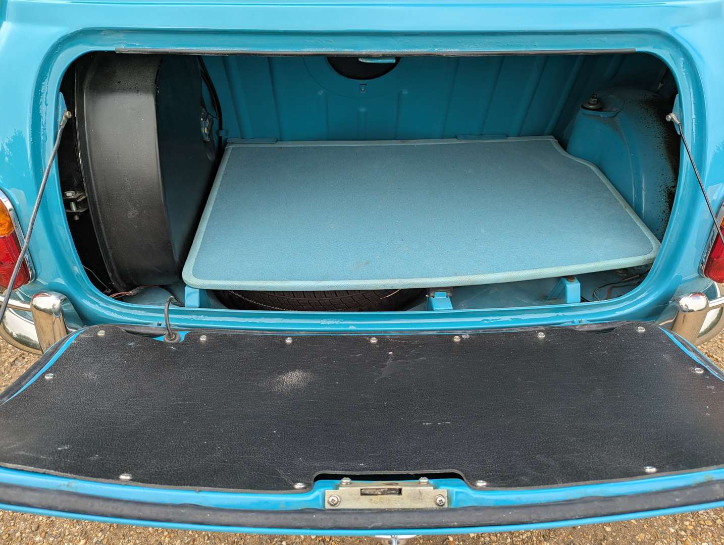 <p>1965 MORRIS MINI COOPER S</p>