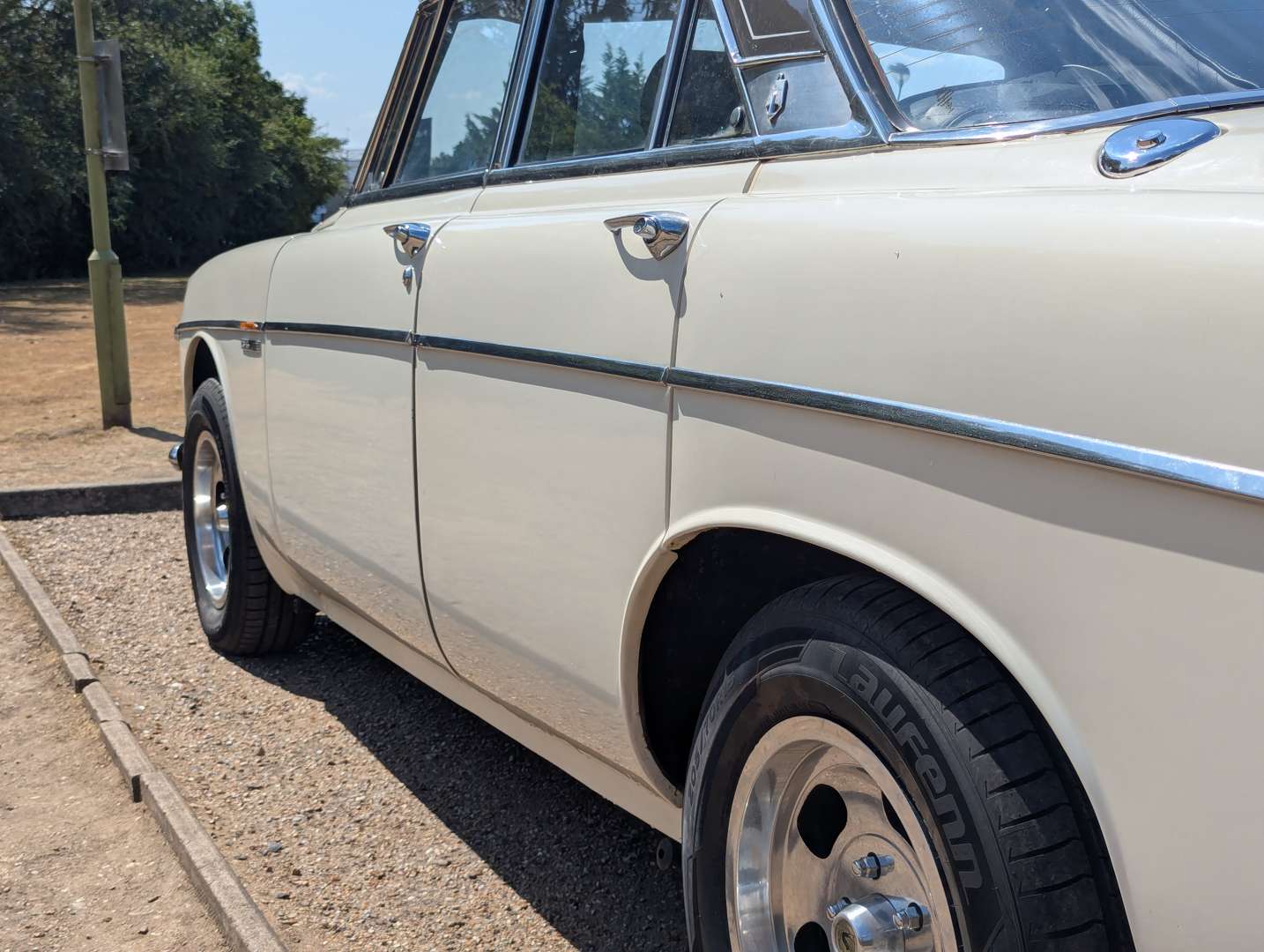 <p>1973 ROVER P5B 3.5L COUPE</p>