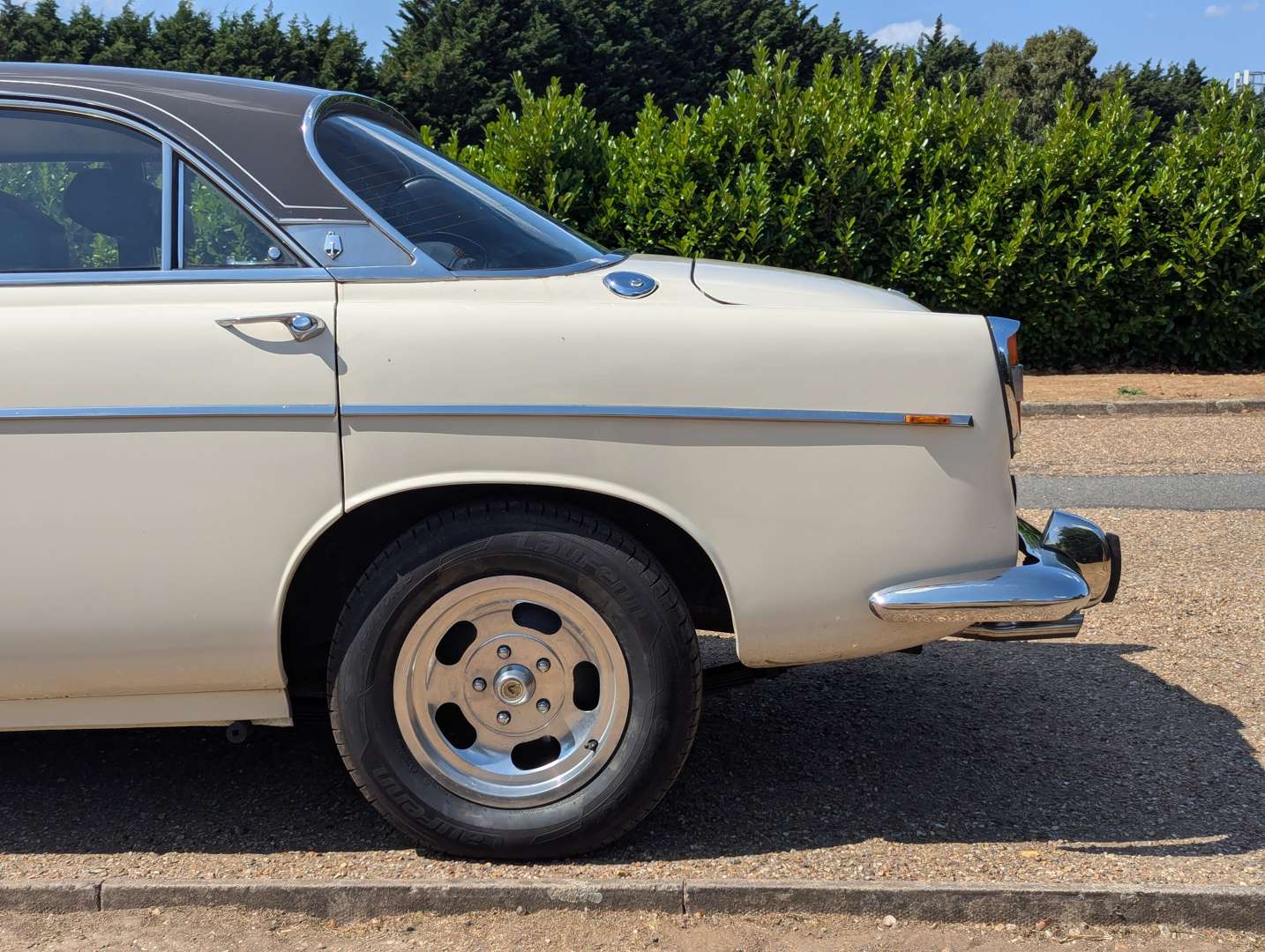 <p>1973 ROVER P5B 3.5L COUPE</p>
