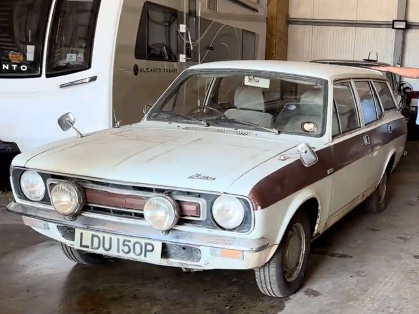 <p>1975 MORRIS MARINA 1.8 SDL ESTATE</p>