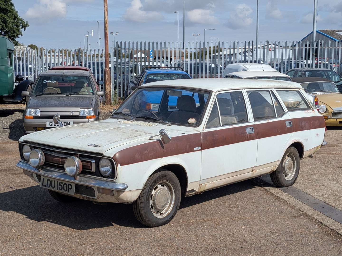 <p>1975 MORRIS MARINA 1.8 SDL ESTATE</p>