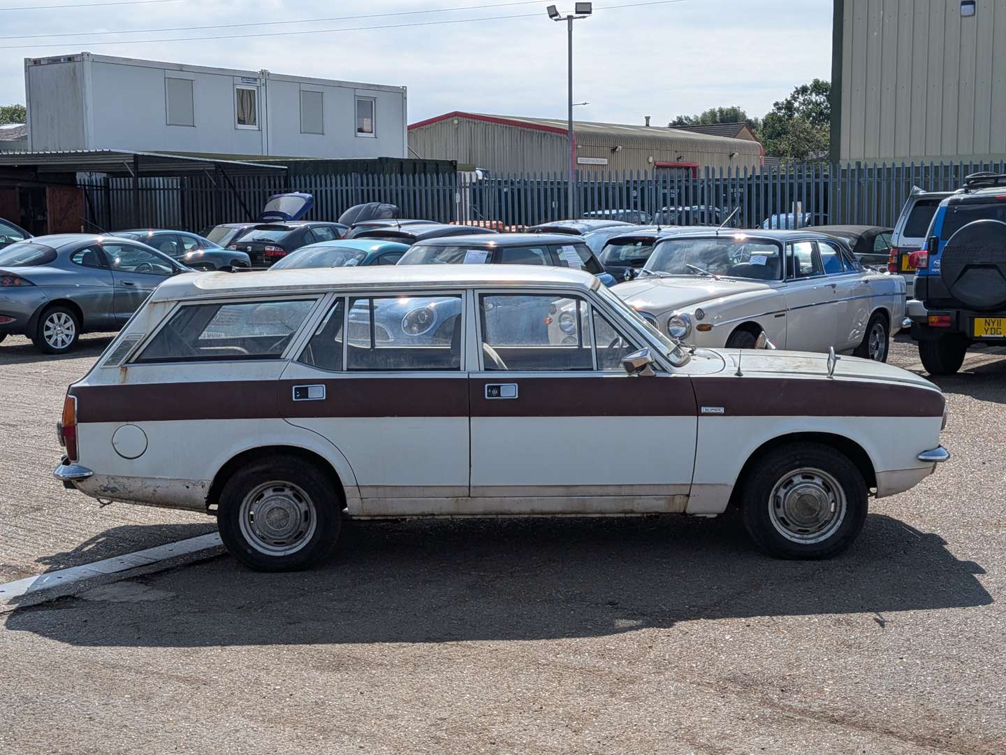 <p>1975 MORRIS MARINA 1.8 SDL ESTATE</p>