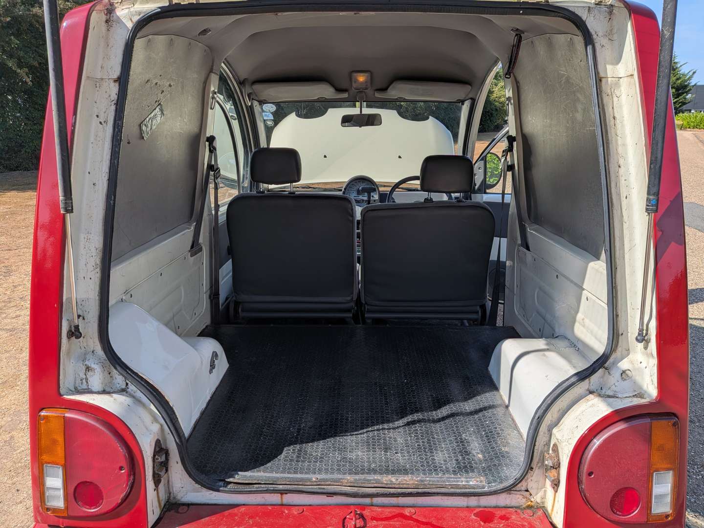 <p>1990 NISSAN S-CARGO</p>