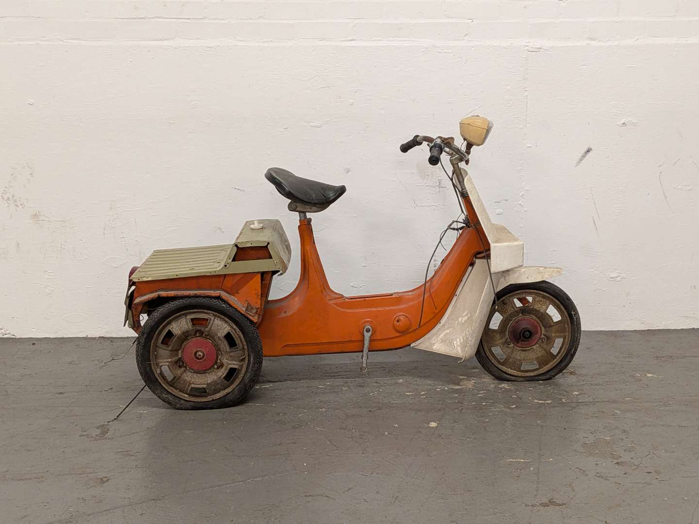 <p>BSA ARIEL</p>