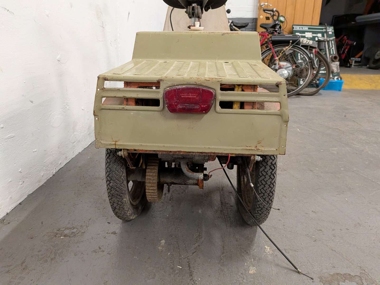<p>BSA ARIEL</p>
