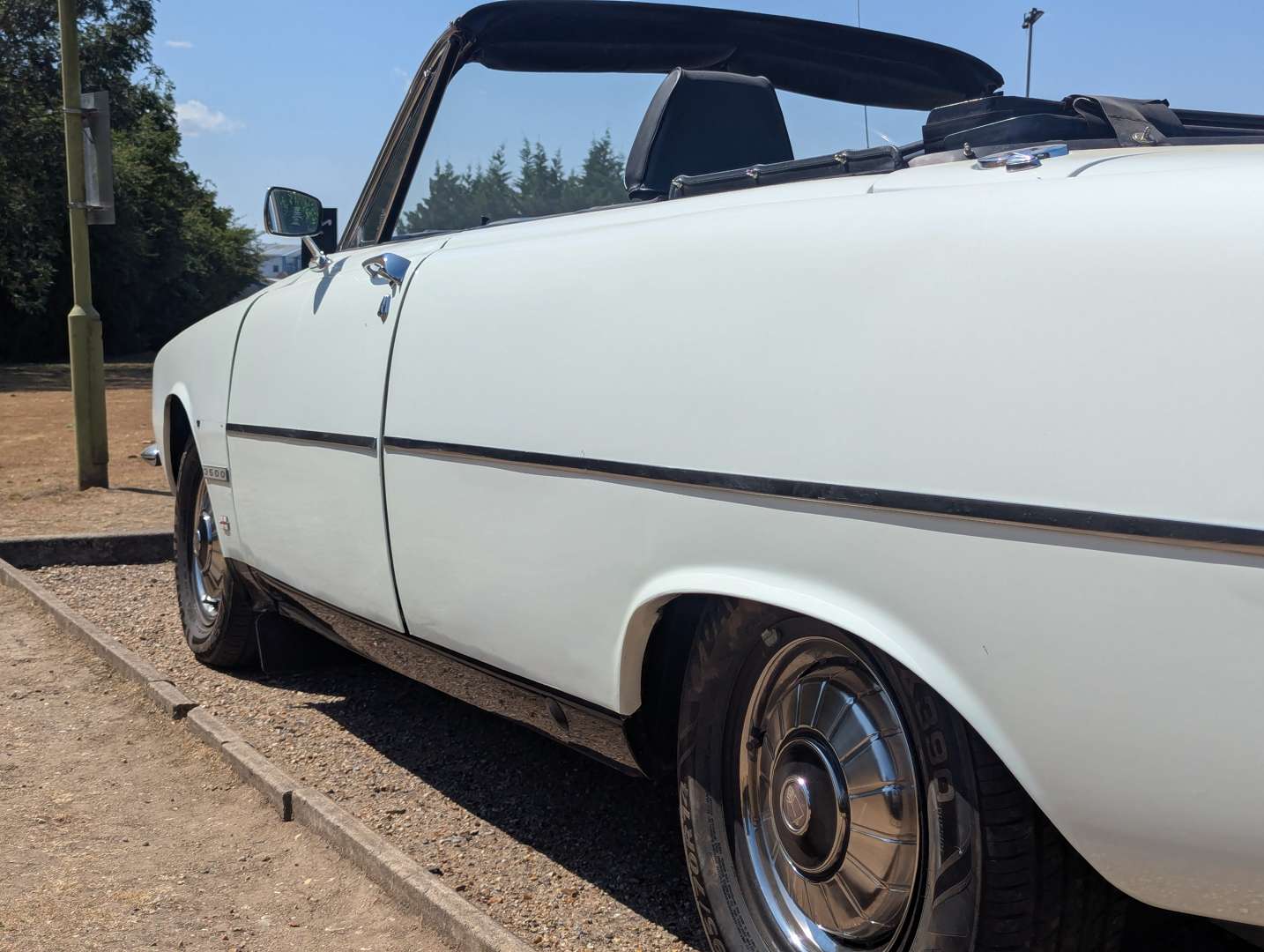 <p>1974 ROVER P6 3500 CONVERTIBLE</p>