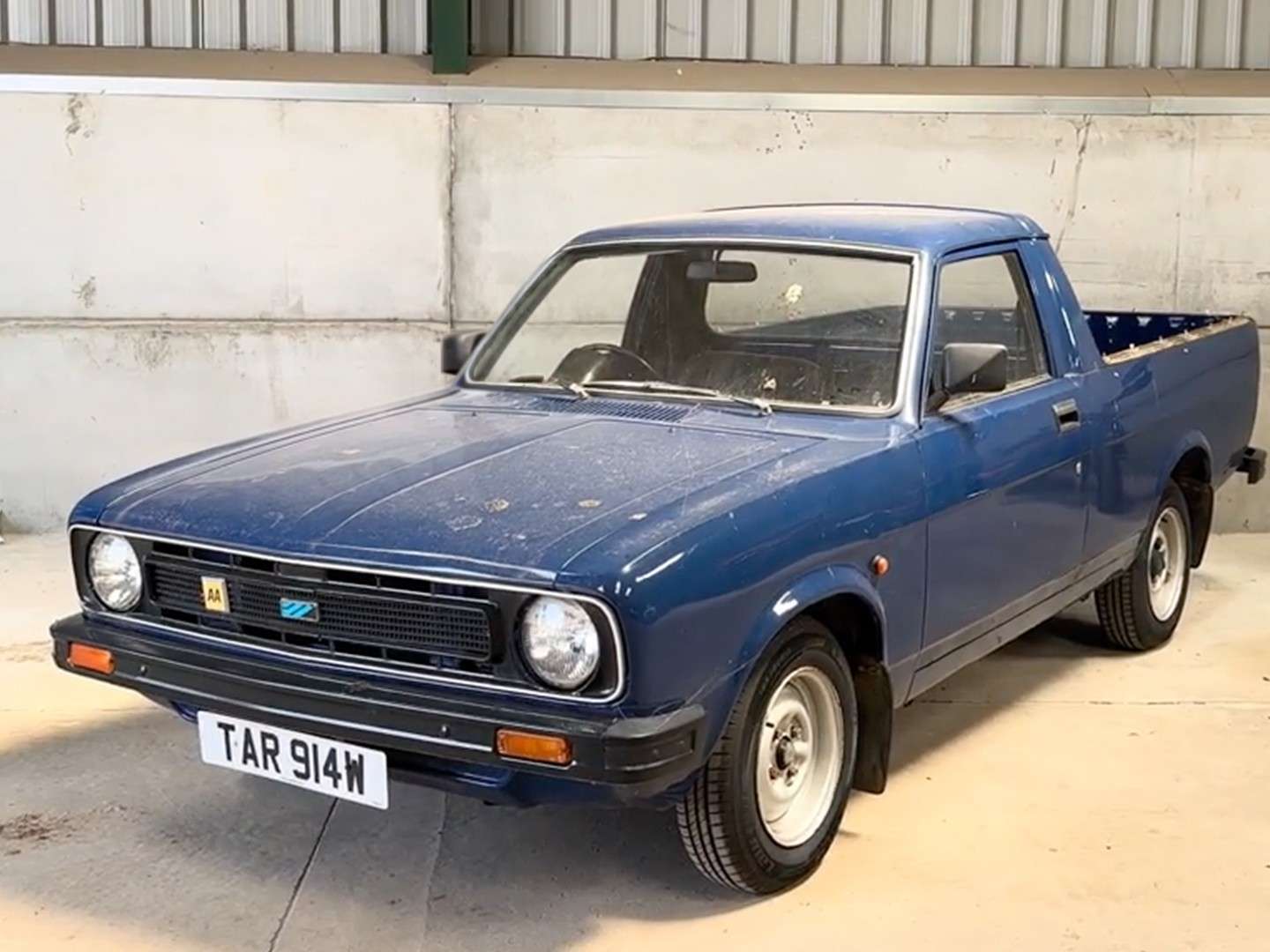 <p>1981 MORRIS 575 PICK-UP</p>