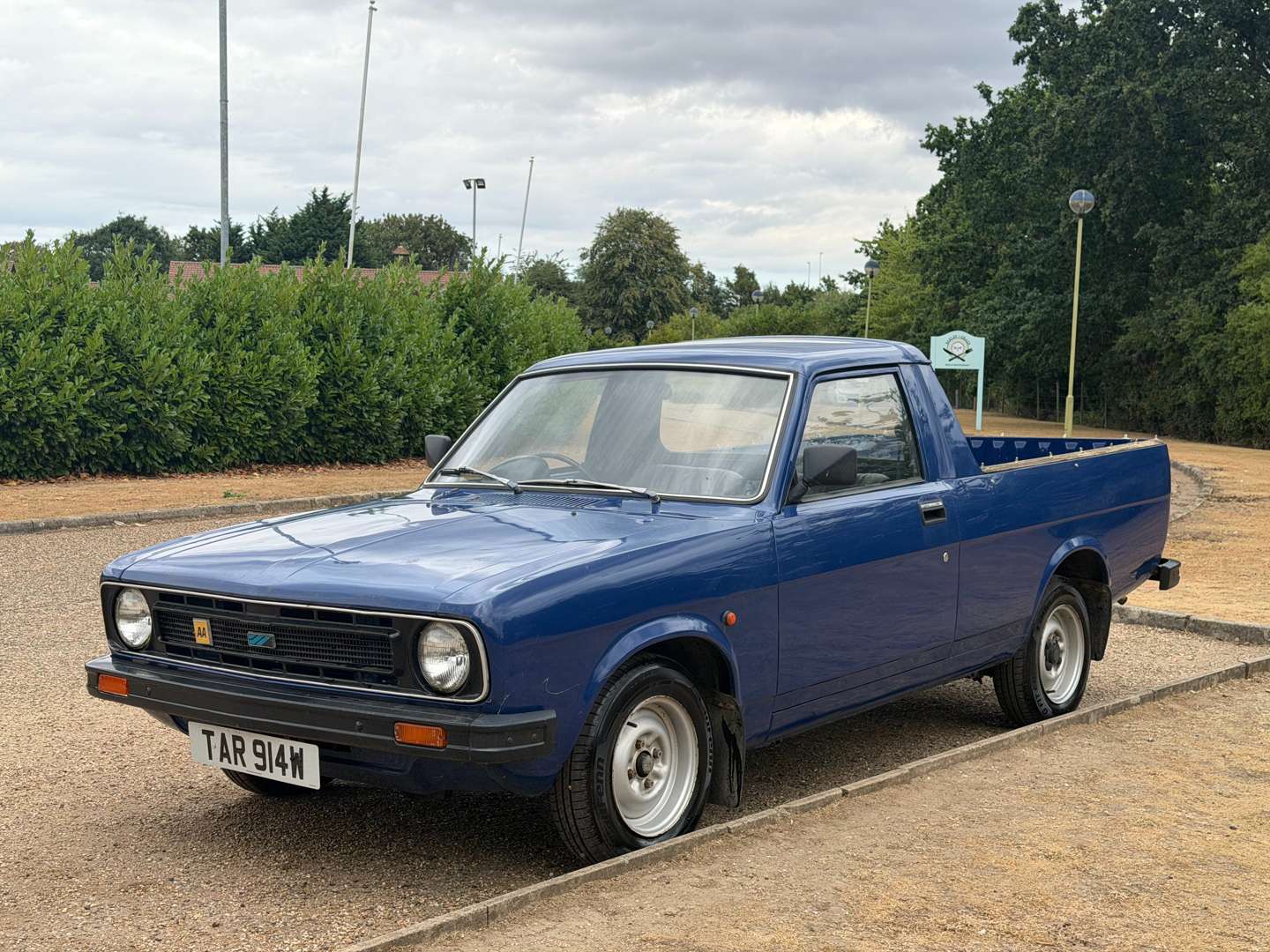 <p>1981 MORRIS 575 PICK-UP</p>