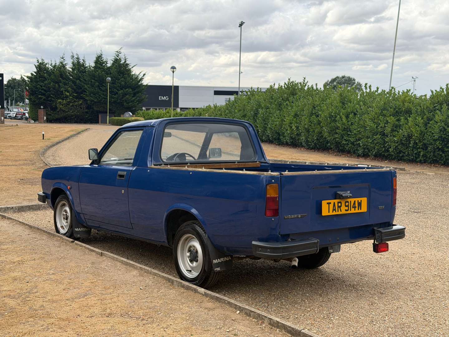 <p>1981 MORRIS 575 PICK-UP</p>