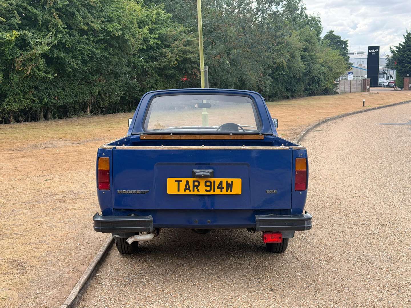 <p>1981 MORRIS 575 PICK-UP</p>