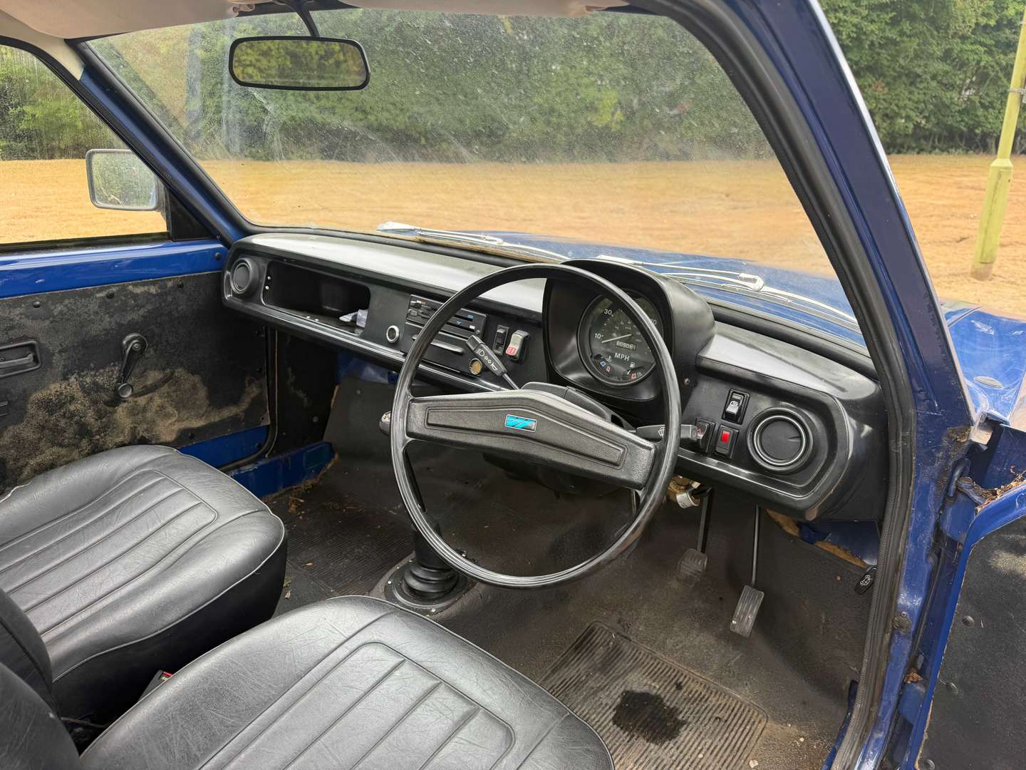 <p>1981 MORRIS 575 PICK-UP</p>