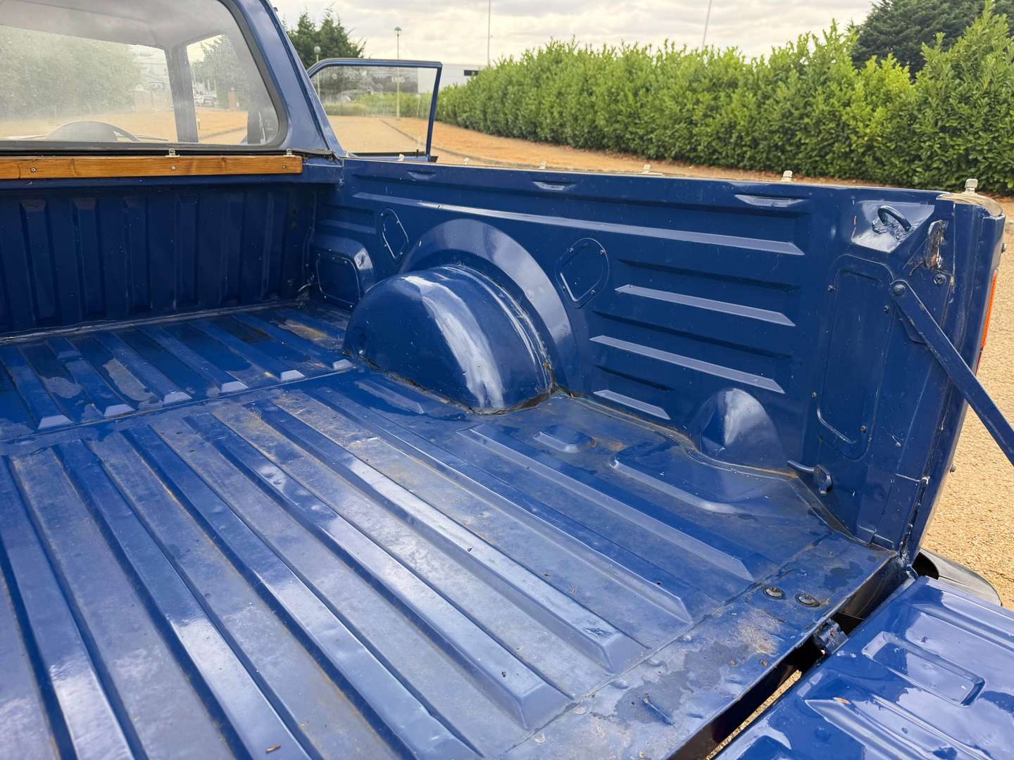 <p>1981 MORRIS 575 PICK-UP</p>