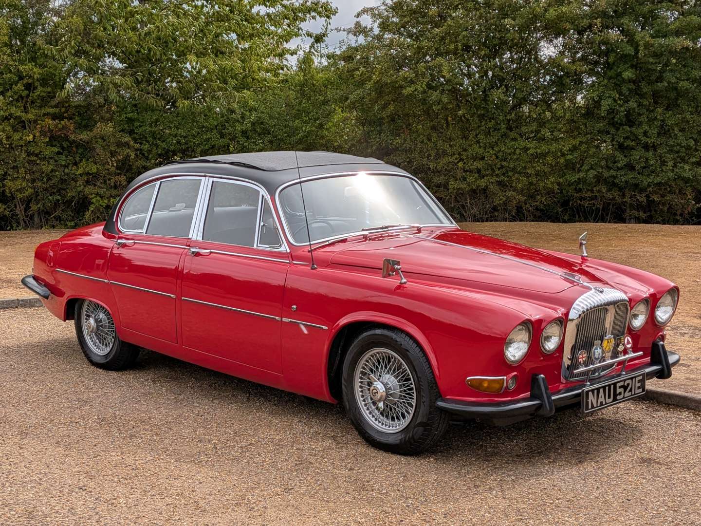 <p>1967 DAIMLER SOVEREIGN 4.2 AUTO</p>