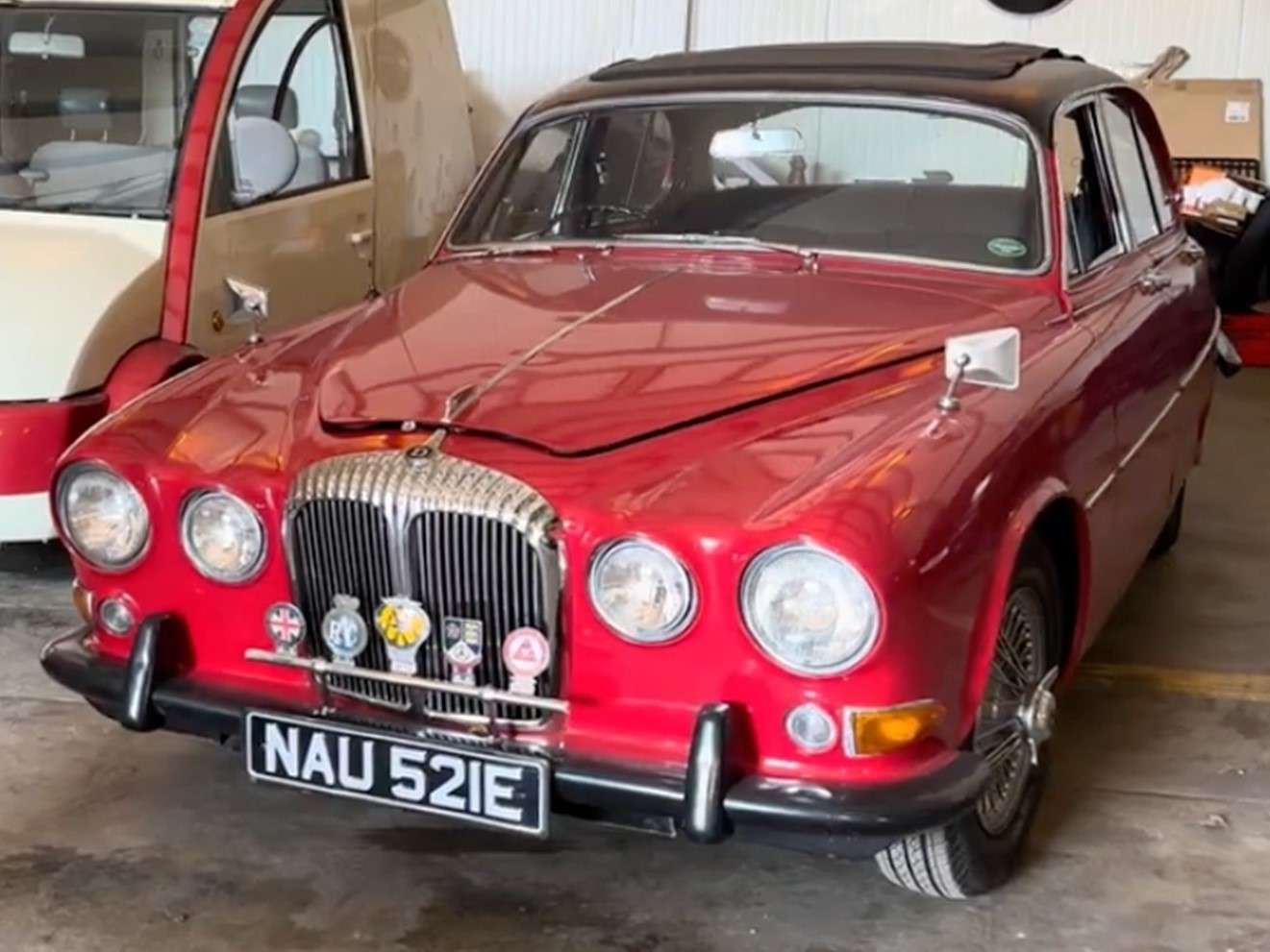 <p>1967 DAIMLER SOVEREIGN 4.2 AUTO</p>