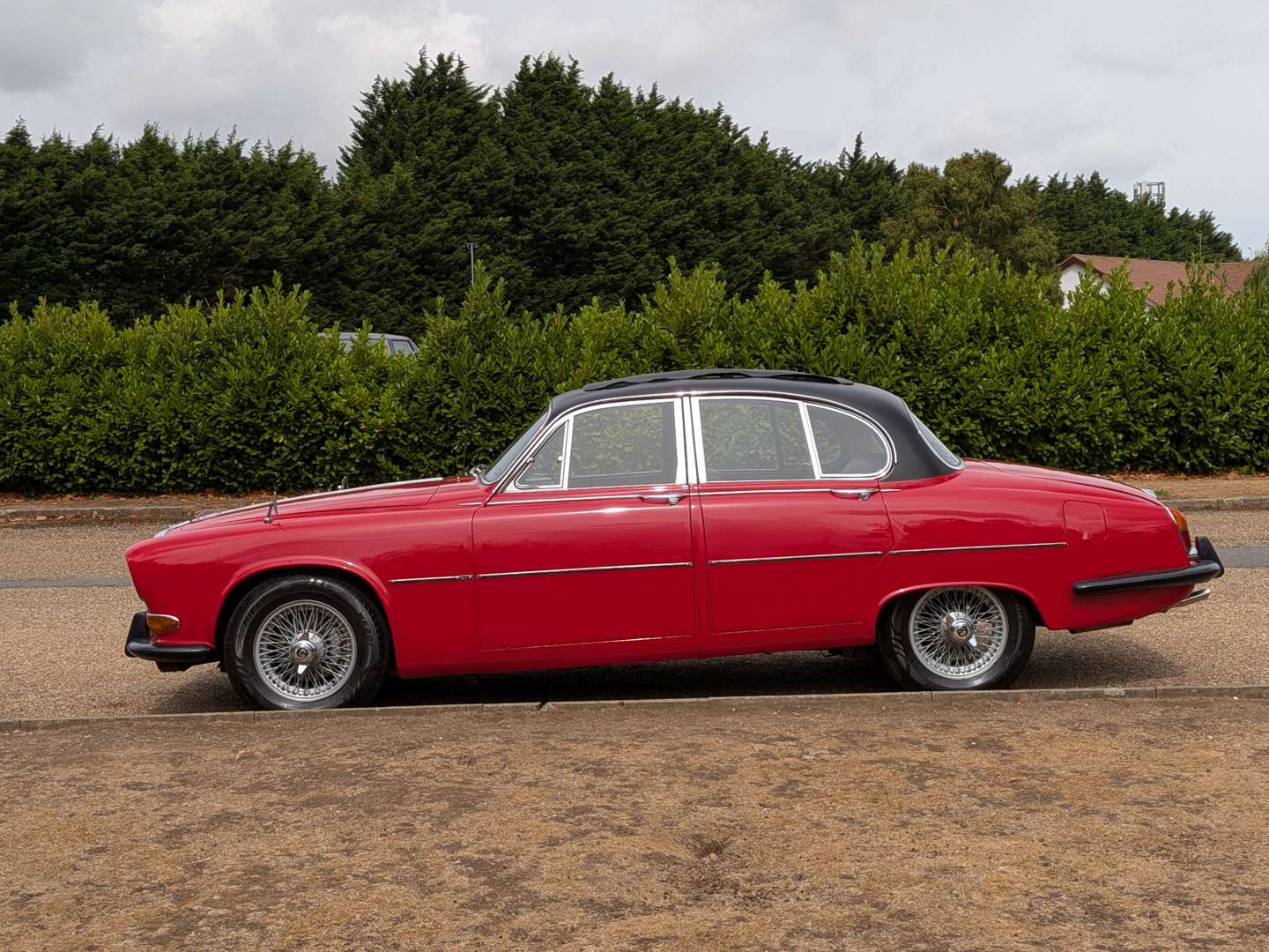 <p>1967 DAIMLER SOVEREIGN 4.2 AUTO</p>