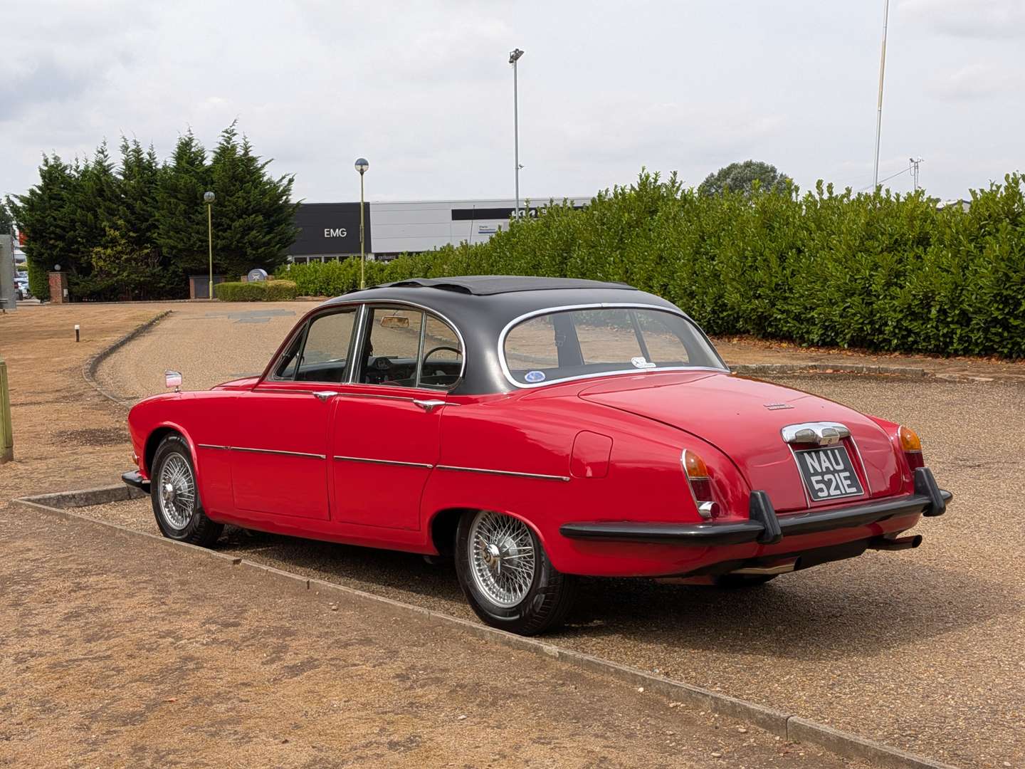 <p>1967 DAIMLER SOVEREIGN 4.2 AUTO</p>