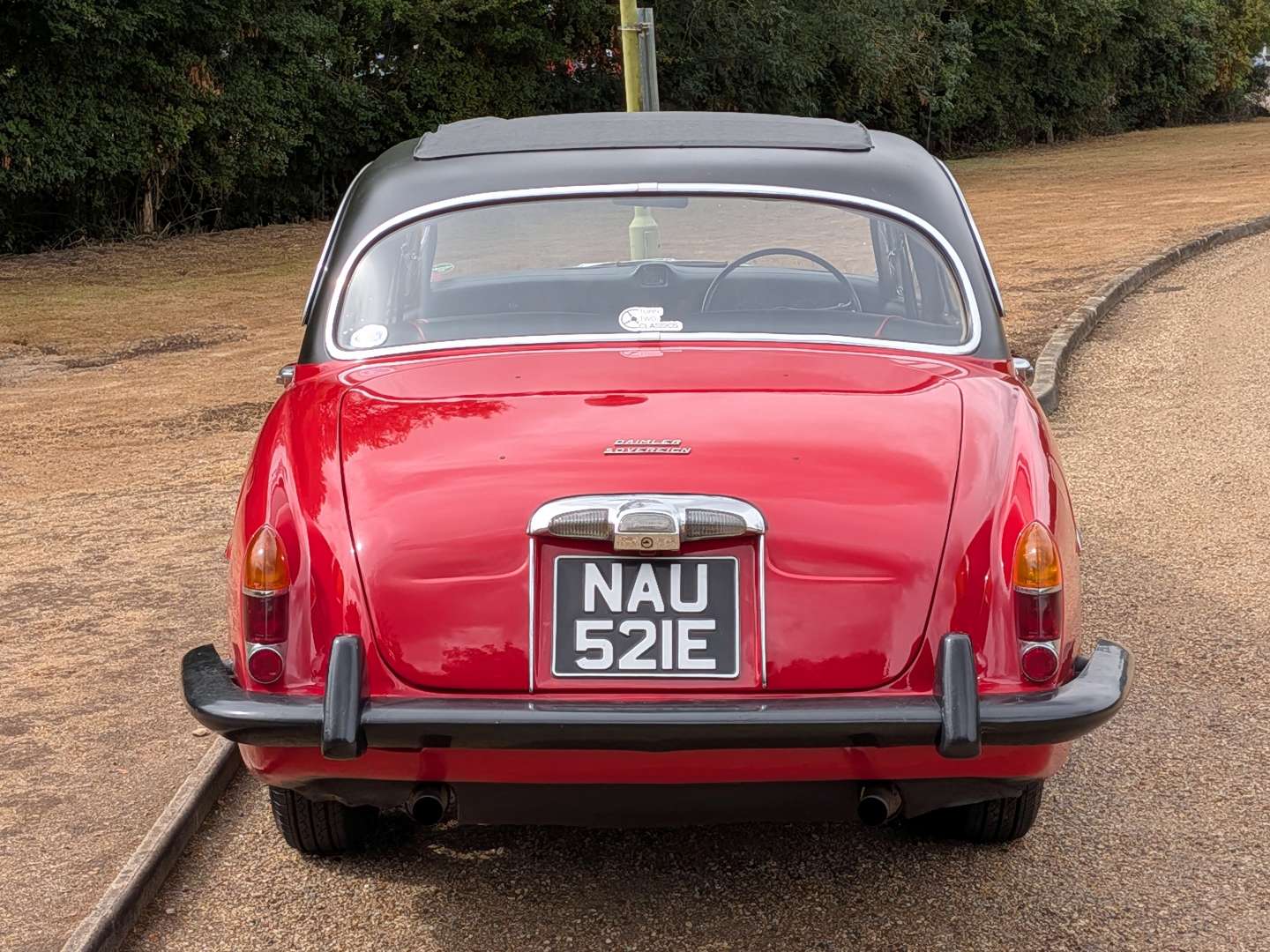 <p>1967 DAIMLER SOVEREIGN 4.2 AUTO</p>