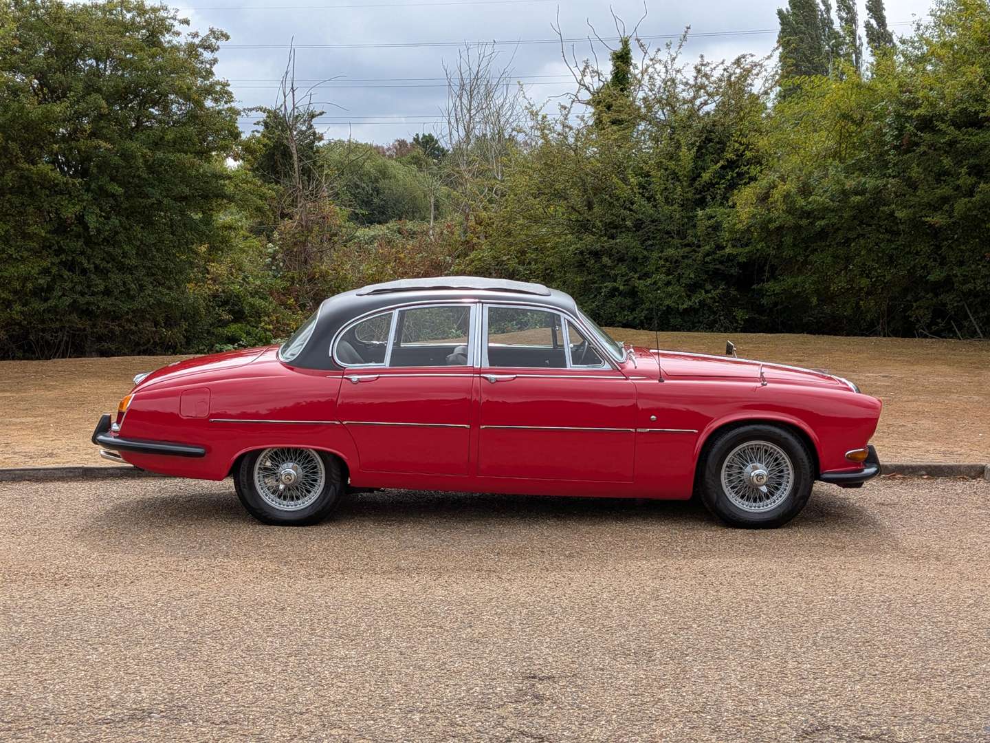 <p>1967 DAIMLER SOVEREIGN 4.2 AUTO</p>