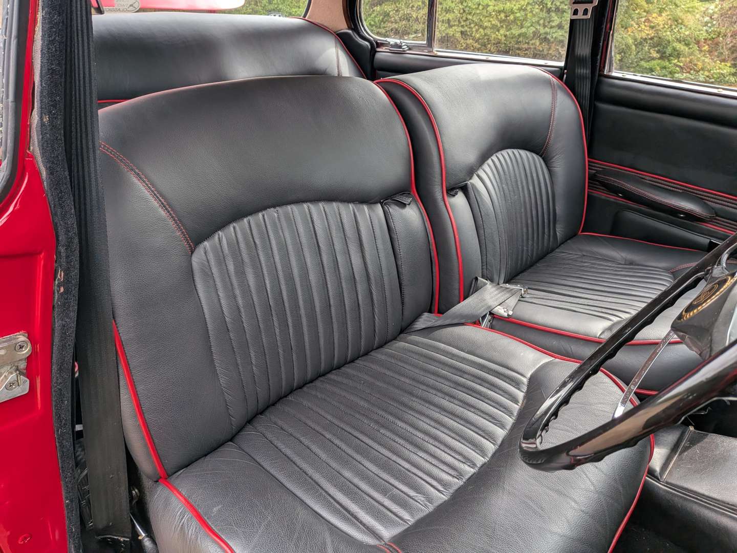 <p>1967 DAIMLER SOVEREIGN 4.2 AUTO</p>