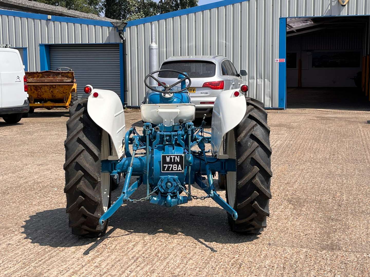 <p>1963 FORDSON NEW PERFORMANCE SUPER DEXTA</p>