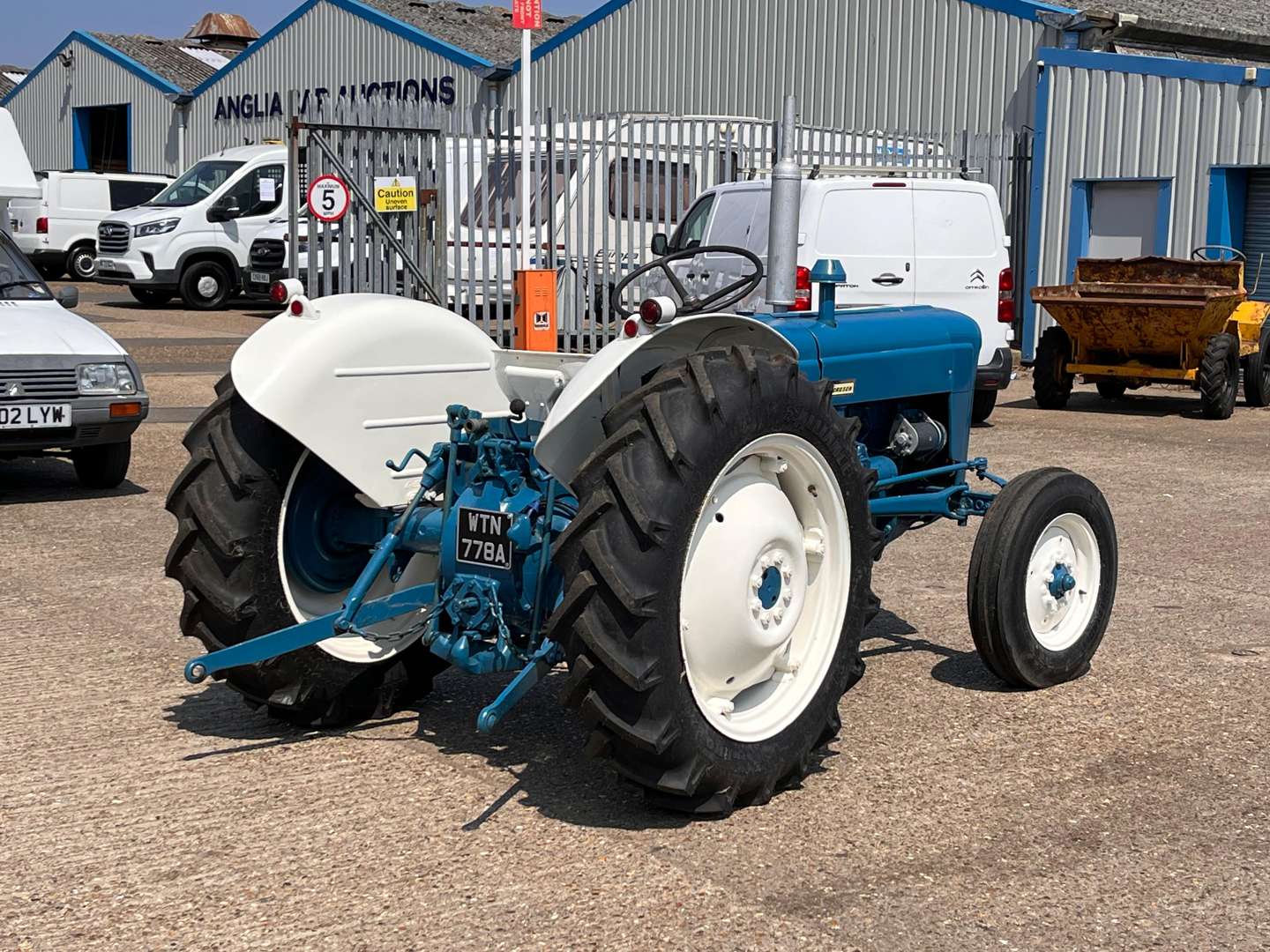 <p>1963 FORDSON NEW PERFORMANCE SUPER DEXTA</p>