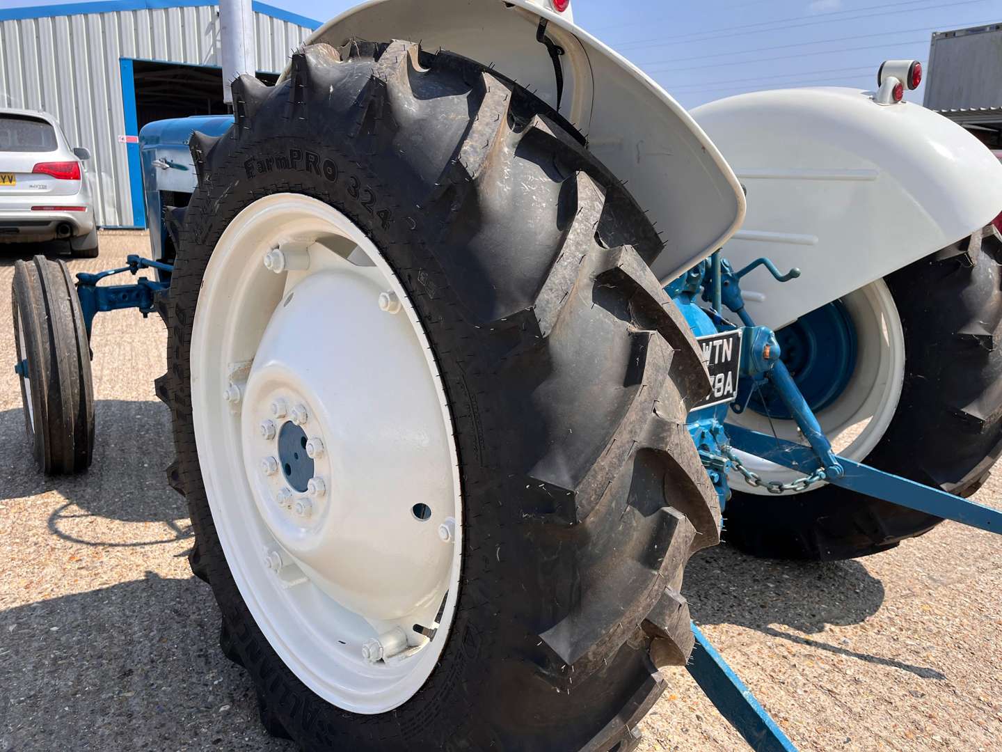 <p>1963 FORDSON NEW PERFORMANCE SUPER DEXTA</p>