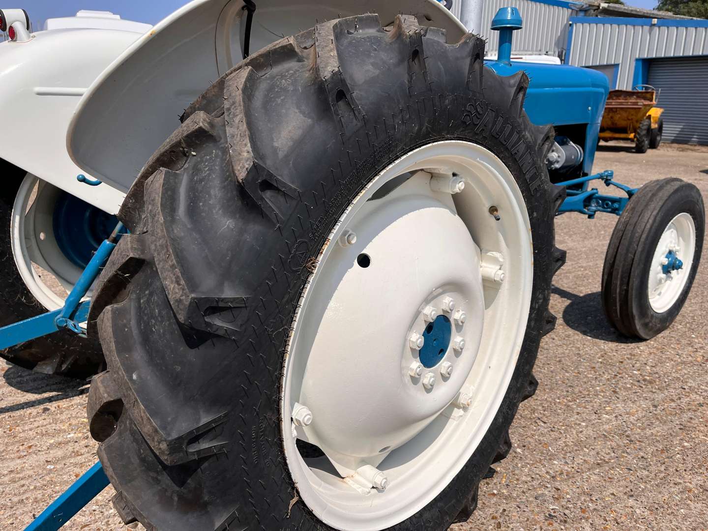 <p>1963 FORDSON NEW PERFORMANCE SUPER DEXTA</p>