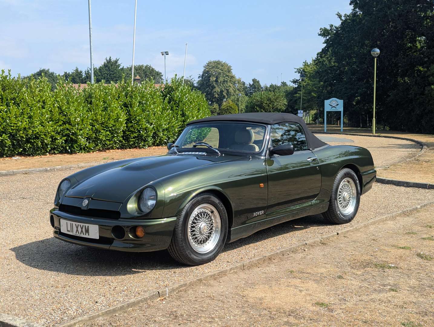 <p>1994 MG RV8</p>