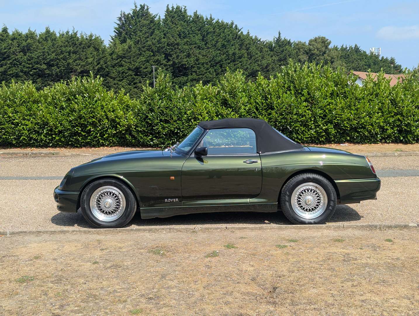 <p>1994 MG RV8</p>