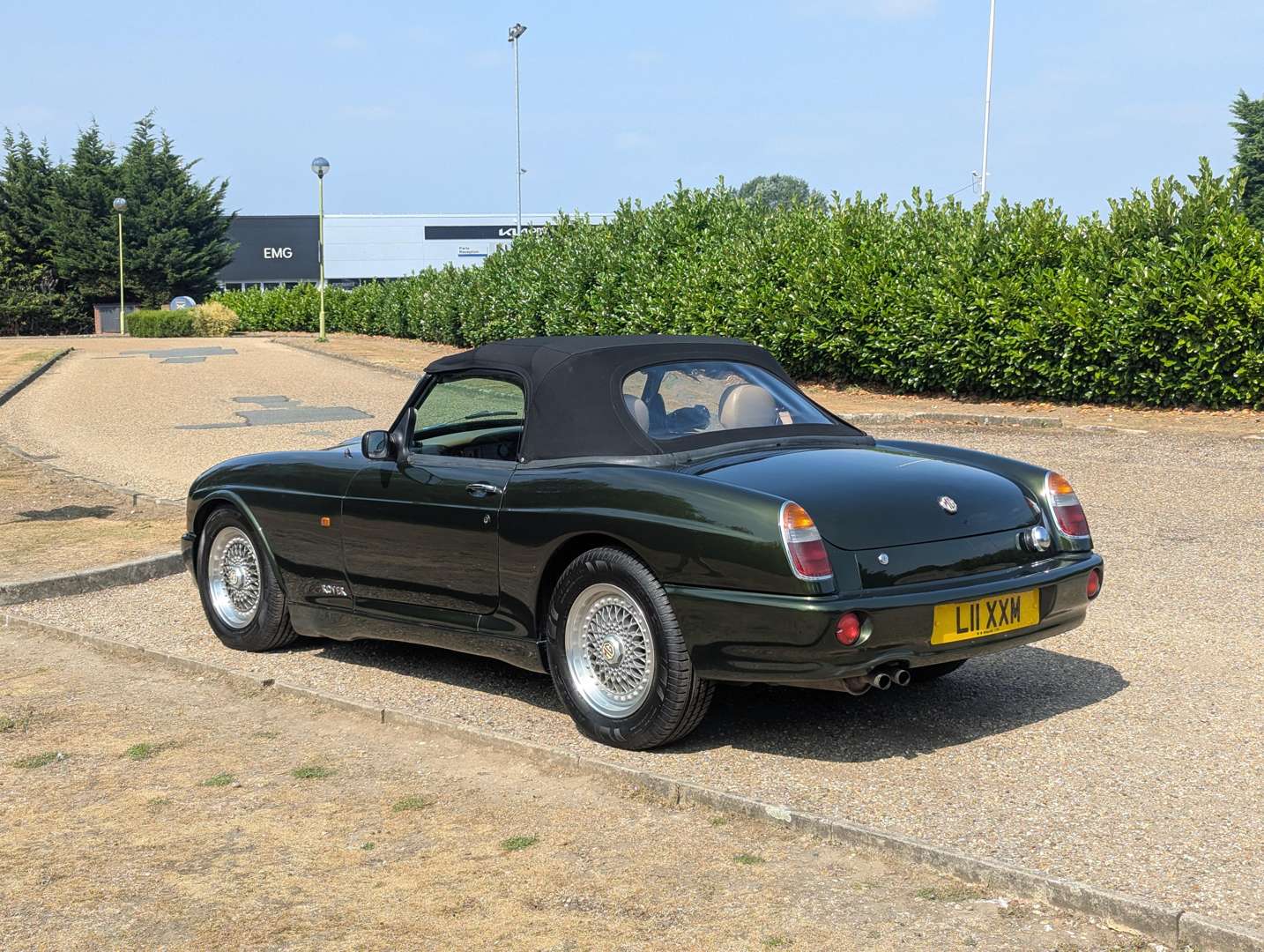<p>1994 MG RV8</p>
