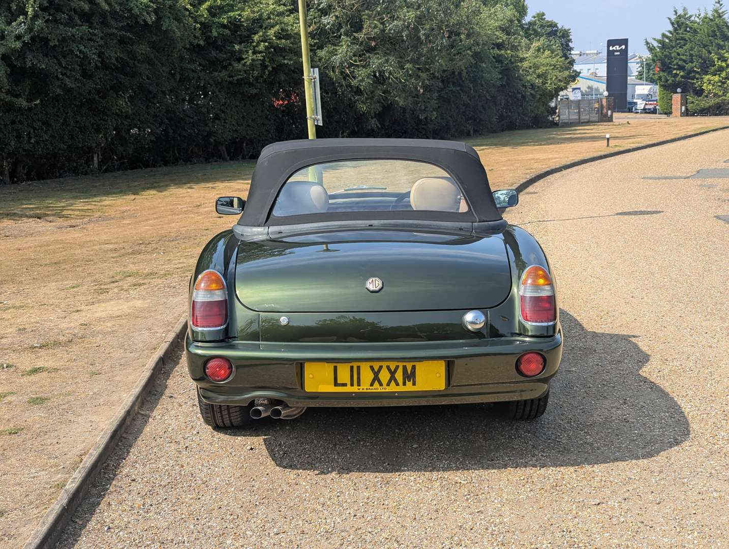 <p>1994 MG RV8</p>