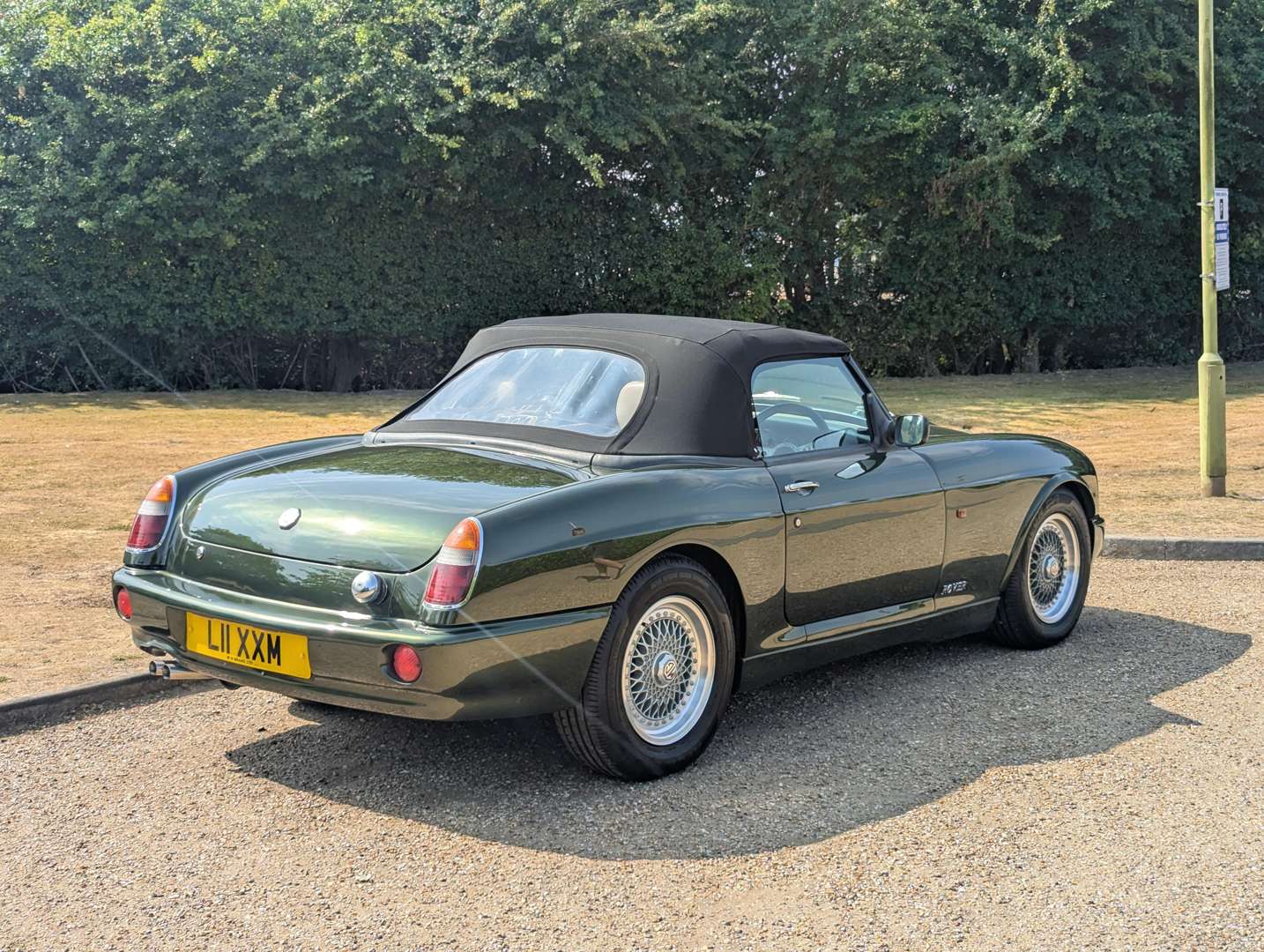 <p>1994 MG RV8</p>