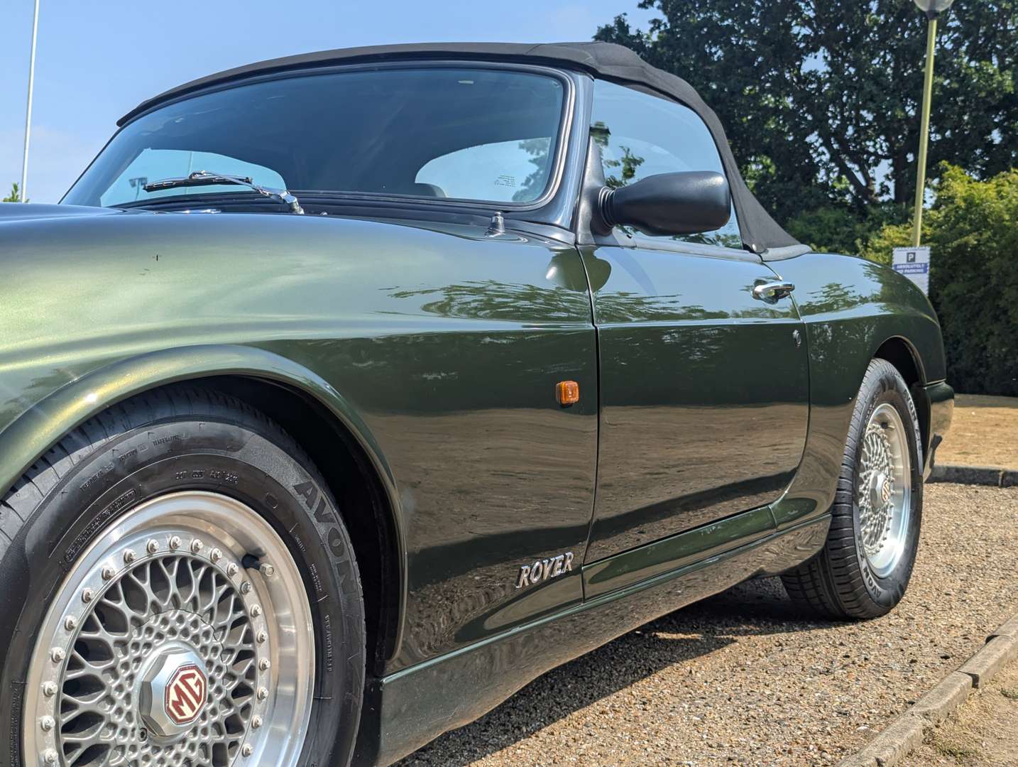 <p>1994 MG RV8</p>