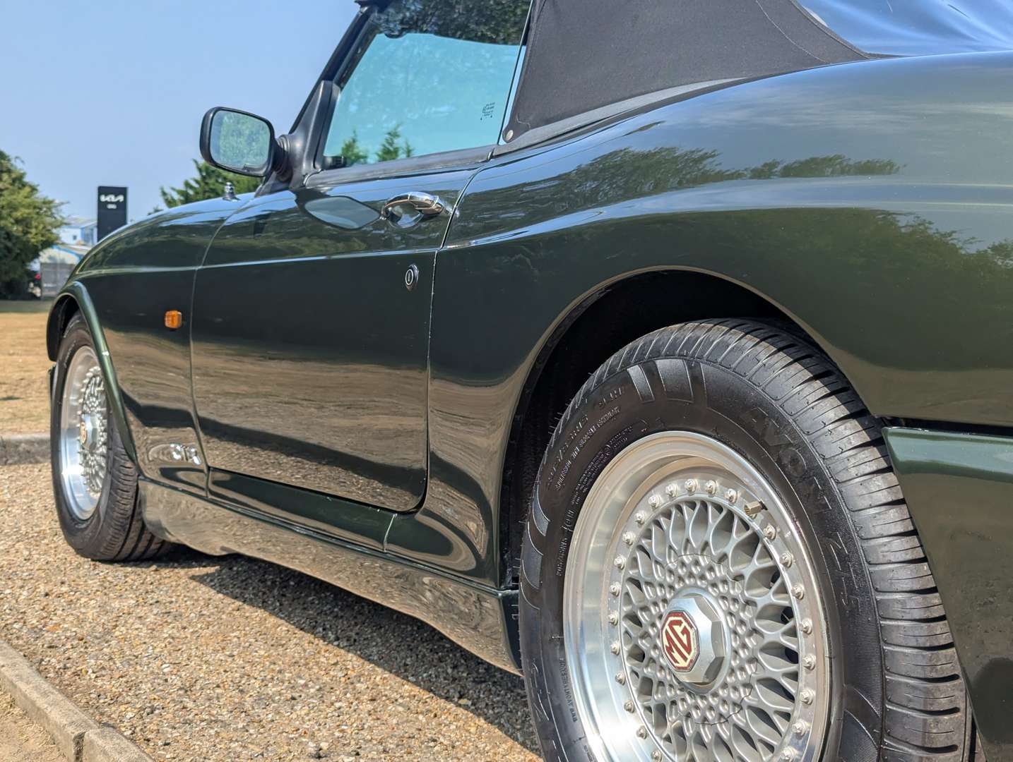 <p>1994 MG RV8</p>