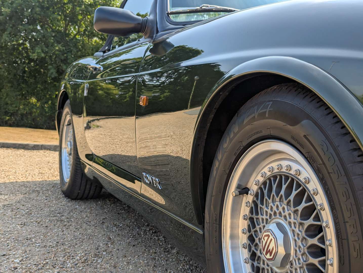 <p>1994 MG RV8</p>