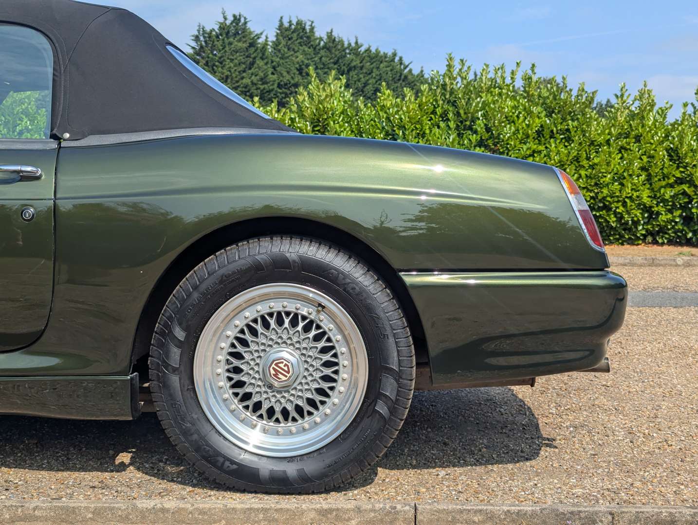 <p>1994 MG RV8</p>
