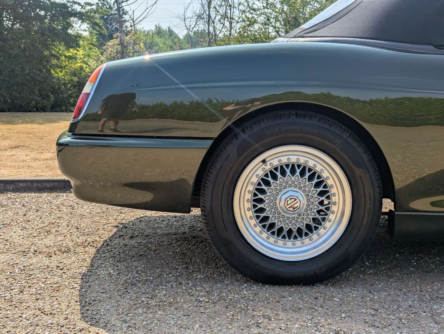 <p>1994 MG RV8</p>